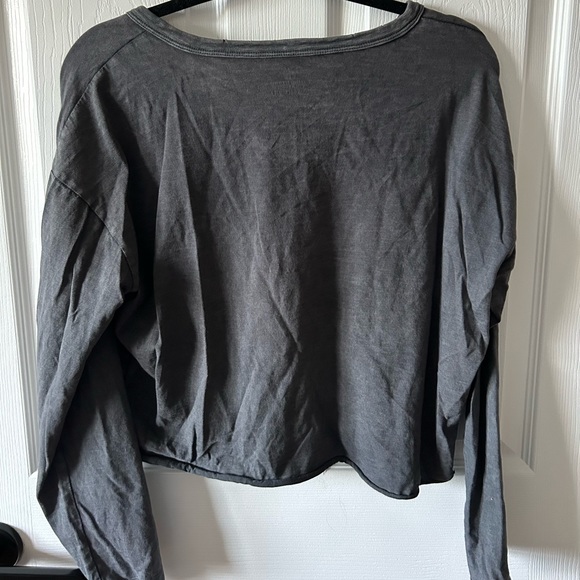 womens long sleeve aerie shirt in a medium in black/charcoal gray. - Picture 4 of 4